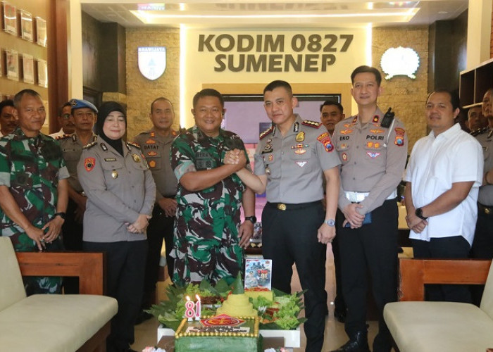 Kapolresta Sumenep Beri Kejutan Dandim 0827 Tepat di HUT ke-81 TNI