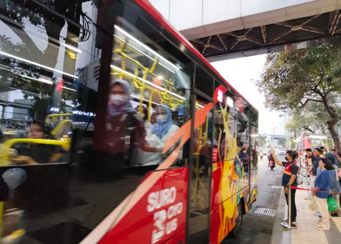 Suroboyo Bus Koridor R5 Sering Penuh, Penumpang Keluhkan Tiket Hangus Imbas Headway Molor