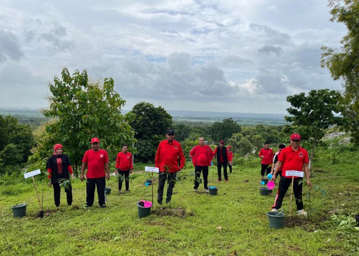 Seluruh Kader PDI Perjuangan Lakukan Aksi Tanam Pohon
