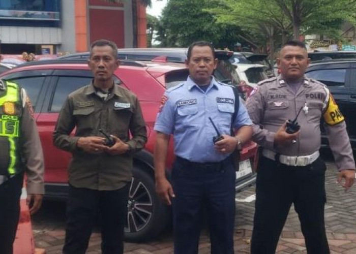 Dua Dosen UM Surabaya Dikukuhkan Sebagai Guru Besar, Polsek Mulyorejo Pastikan Kondusif