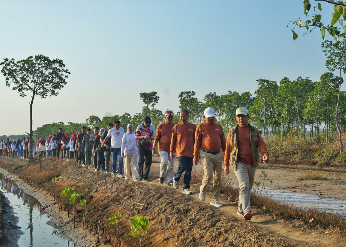 Susur Tambak dengan Jalan Sehat, Mas Adi Launching Fish Edu Park