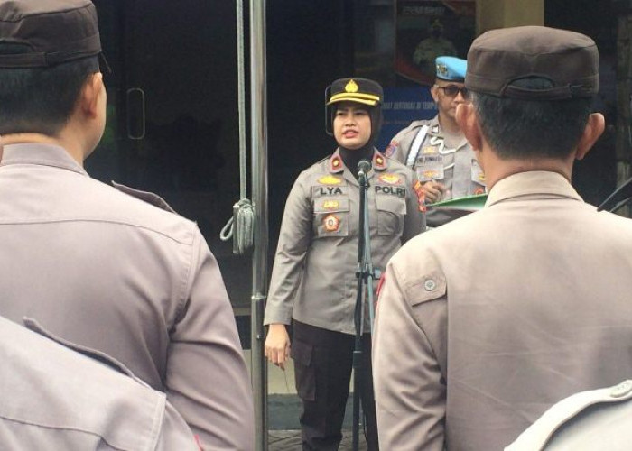 Polsek Wiyung Tekankan Kedisiplinan dan Pelayanan Prima Lewat Apel Jam Pimpinan