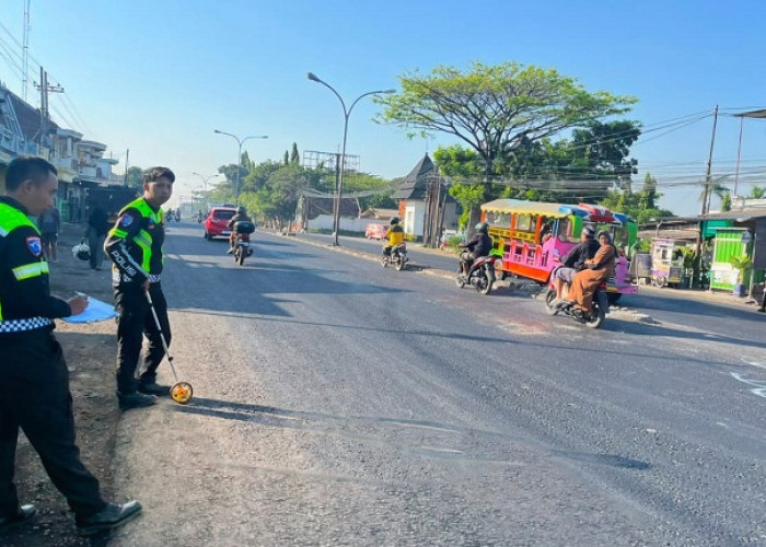 Tertabrak Dump Truck Saat Seberangi Jalan, Pelajar Pasuruan Kritis  