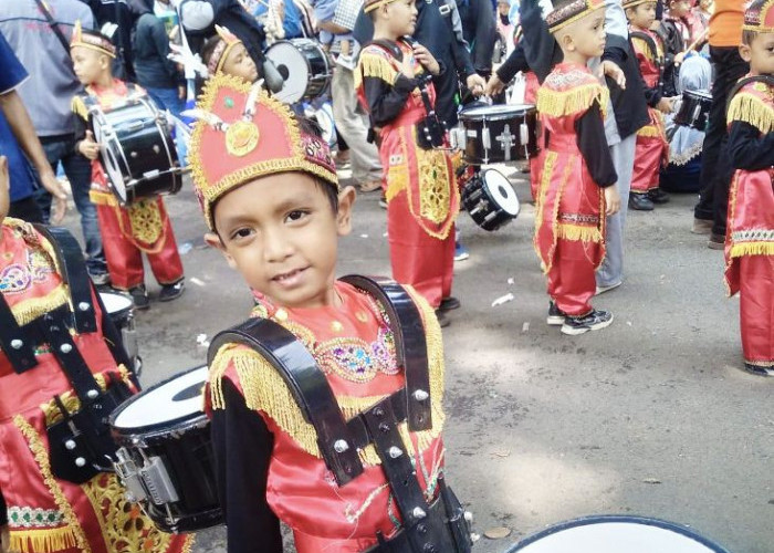 Kirab Drumben Meriahkan Kejuaraan Marching Band Wali Kota Cup 2024