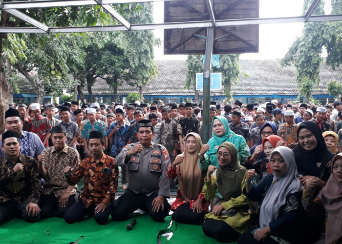 Satbinmas Polres Pasuruan Gelar Istigasah dan Penyuluhan Harkamtibmas di SMPN 2 Beji