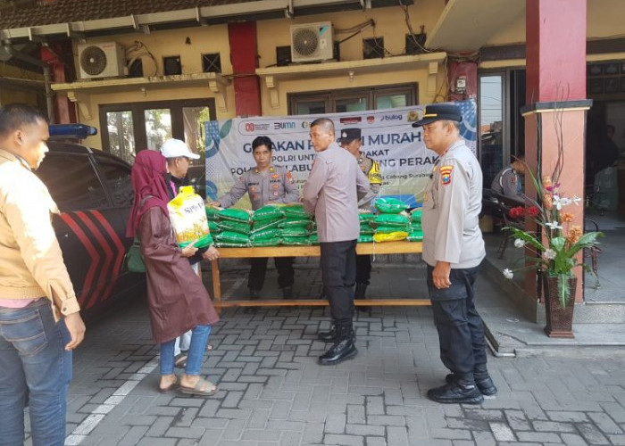 Polres Pelabuhan Tanjung Perak Gelar Gerakan Pangan Murah di Polsek Asemrowo untuk Bantu Warga