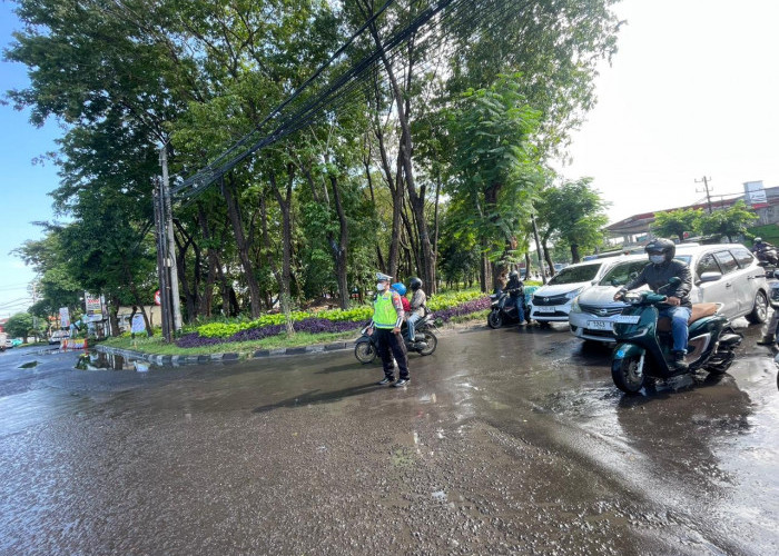 Hujan Dua Hari Beruntun, Polsek Tandes Pastikan Jalur Karangpoh Tetap Lancar