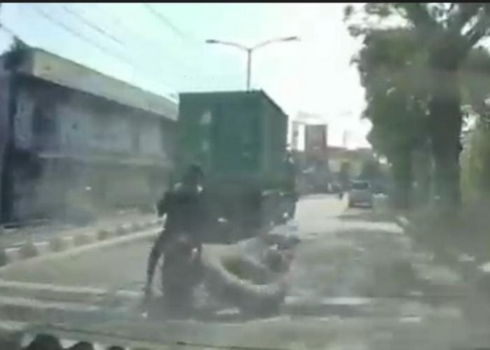 Lansia Tertimpa Roda Trailer di Jalan Kenjeran, Warga Sebut Terjadi di Lajur Cepat Arah Suramadu