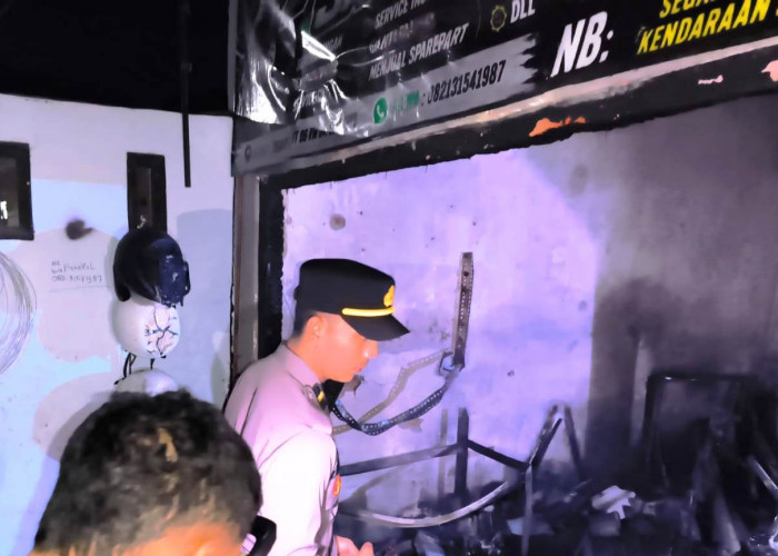 Gegara Obat Nyamuk, Rumah Sekaligus Bengkel di Blitar Ludes Terbakar
