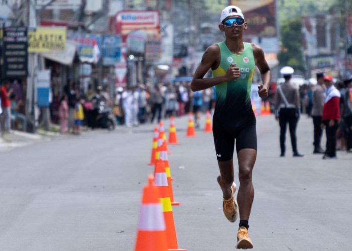 Noval Kejutkan Lintasan Triathlon, Sabet Emas dengan Selisih 5 Menit