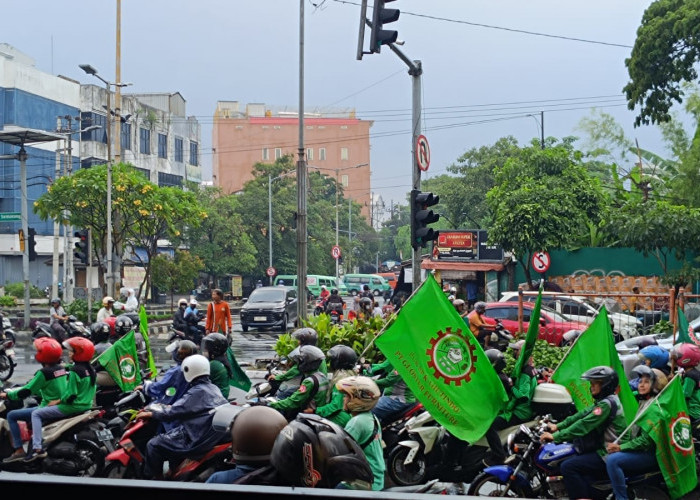 Ribuan Buruh Kepung Kantor Gubernur Jatim Rayakan Mau Day 2026, Ini Daftar Tuntutannya