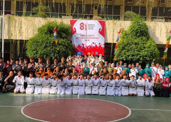 Semarak HUT Ke-81 RI, Polsek Bubutan Kawal Upacara Kemerdekaan di SMP Stella Maris