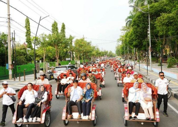 Penarik Becak Lansia Bojonegoro Terima 200 Becak Listrik Bantuan Presiden Prabowo