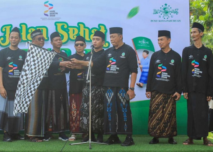 Wali Kota Pasuruan Lepas Ribuan Peserta Jalan Sehat Sarungan Peringati Hari Santri 2025