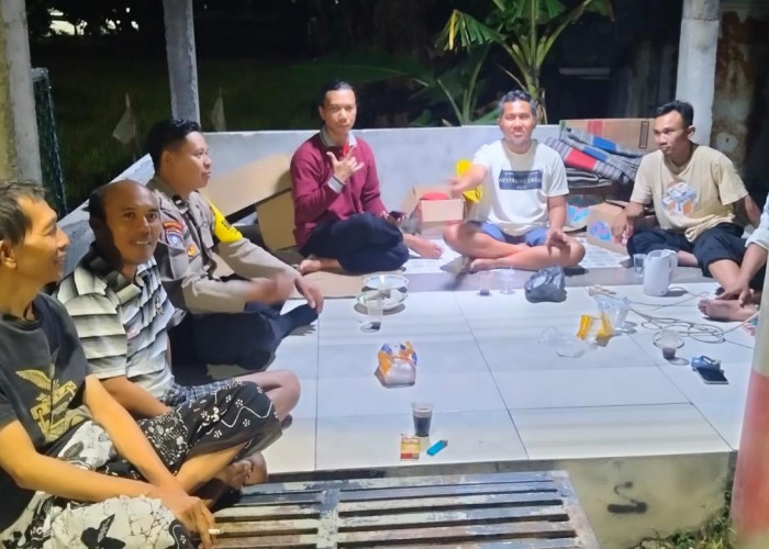 Jaga Kondusifitas Wilayah, Bhabinkamtibmas Balas Klumprik Sambangi Tokoh Masyarakat di Pondok Maritim Baru