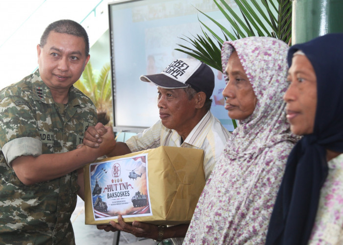 Peringati HUT TNI Ke-81, Kodim 0821 Lumajang Bagikan 200 Paket Sembako