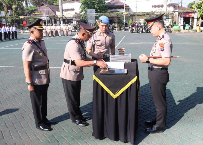 Kapolres Malang Pimpin Sertijab Wakapolres dan Sejumlah Pejabat Utama, Tekankan Profesionalisme Pelayanan