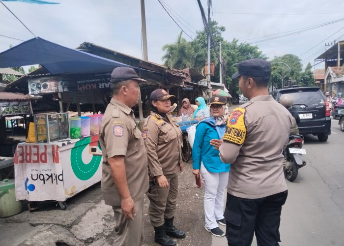 Polsek Lakarsantri Bersama 3 Pilar Tertibkan Pasar Tumpah dan Parkir Liar Demi Kelancaran Lalu Lintas
