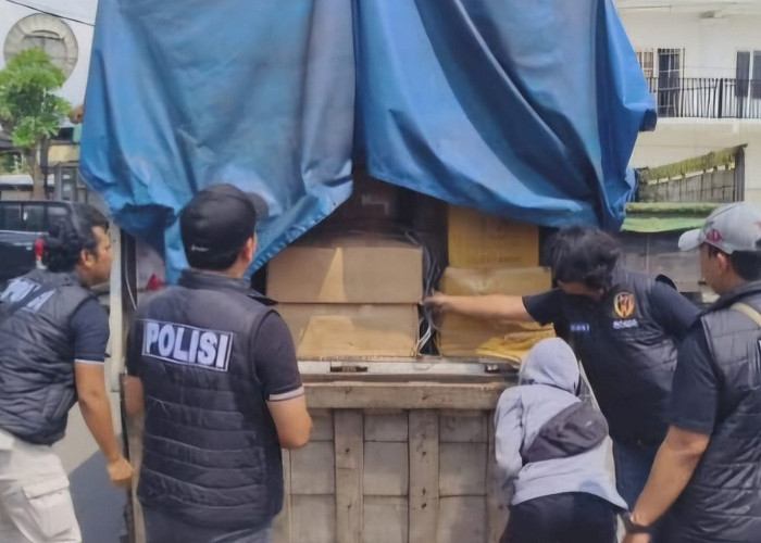 Cegat Truk, Polres Pasuruan Kota Amankan Ratusan Botol Arak Bali