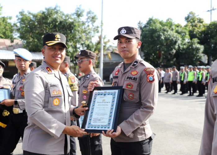 Kapolres Kediri Beri Penghargaan kepada 69 Personel Berprestasi