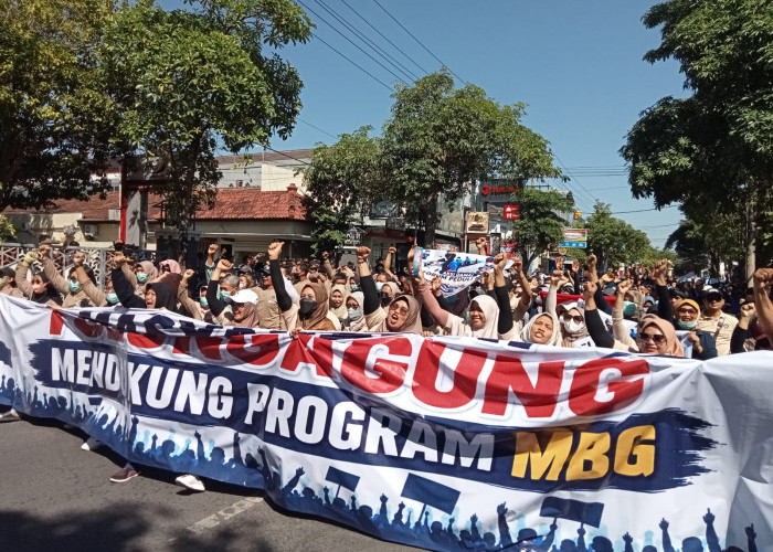 Ribuan Massa Long March Dukung MBG di Tulungagung, Plt Bupati: Program Nasional Harus Dikawal Bersama