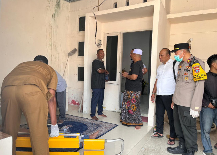 Geger! Pria Meninggal Dunia di Teras Kos Tikung, Polres Lamongan Gelar Olah TKP 