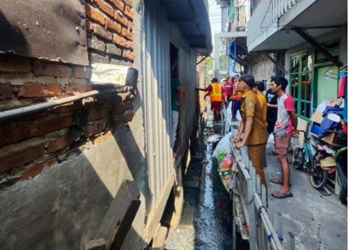 56 Bangunan Berdiri di Atas Sungai, Kecamatan Wonokromo Lakukan Pendekatan Humanis Upaya Penertiban