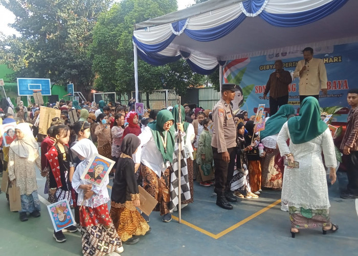 Peringati Hari Kartini, Polsek Wiyung Tanamkan Semangat Literasi dan Disiplin di SDN Wiyung 1