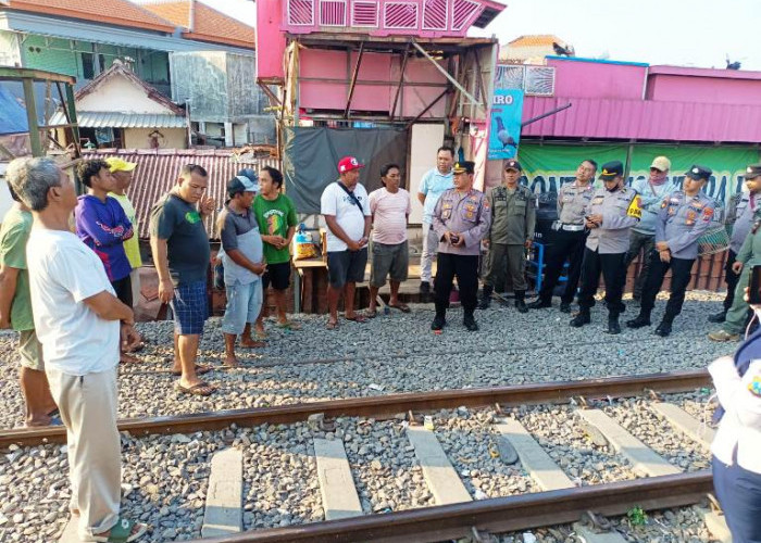 Tiga Pilar Simokerto Sidak Lokasi Dugaan Perjudian Merpati di Bantaran Rel Kapasari Surabaya