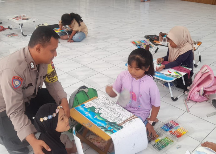 Dukung Kreativitas Anak Muda, Bhabinkamtibmas Polsek Tandes Sambangi Sanggar Lukis di Pendopo Kelurahan