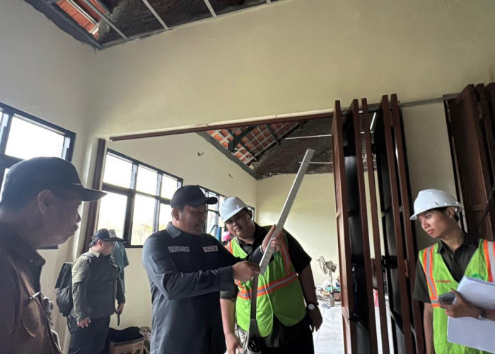 Pastikan Sarana Pendidikan Aman, Bupati Sidoarjo Turun Langsung Tinjau Pembangunan SDN Suko