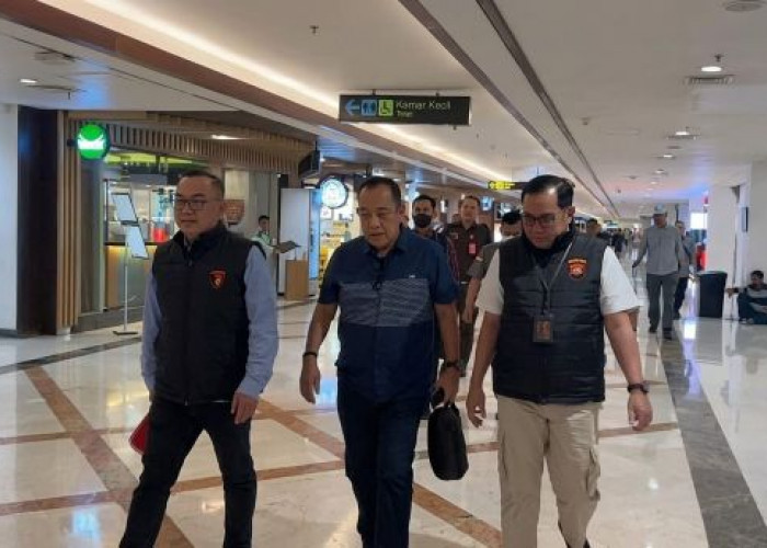 Baru Landing dari Jakarta, Jaksa Tangkap Kadis ESDM Jatim di Bandara Juanda Surabaya