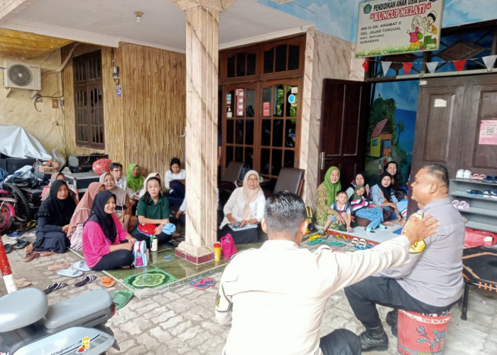 Polsek Wiyung Gelar Jumat Curhat, Ajak Warga Jajar Tunggal Waspada Cuaca Ekstrem dan Keamanan Anak