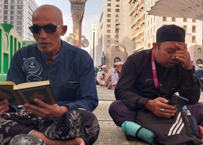 Menjemput Keberkahan, Dua Karyawan Memorandum Tekuni Ibadah di Masjid Nabawi