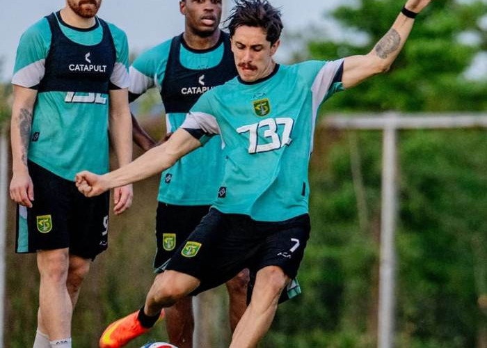 Persebaya Siap Hadapi Persija di GBT, Incar Kemenangan di Kandang Sendiri