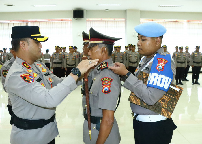 Pimpin Sertijab Lima Kapolsek Jajaran, Kapolres Gresik AKBP Ramadhan: Layani Masyarakat dengan Hati