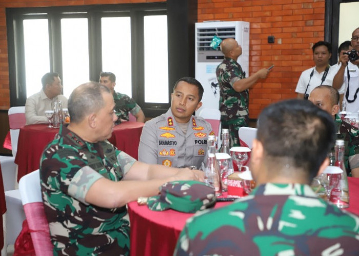 Kapolres Kediri Dampingi Pangdam V/Brawijaya Tinjau Yonif Teritorial untuk Stabilitas Warga