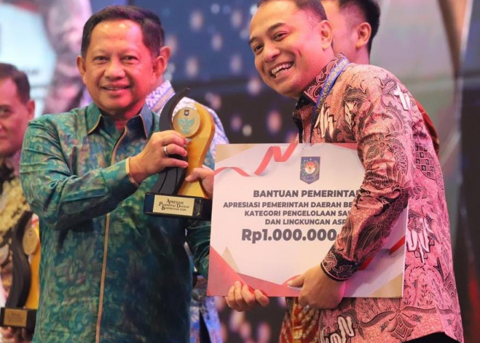 Pemkot Surabaya Borong Tiga Penghargaan Nasional