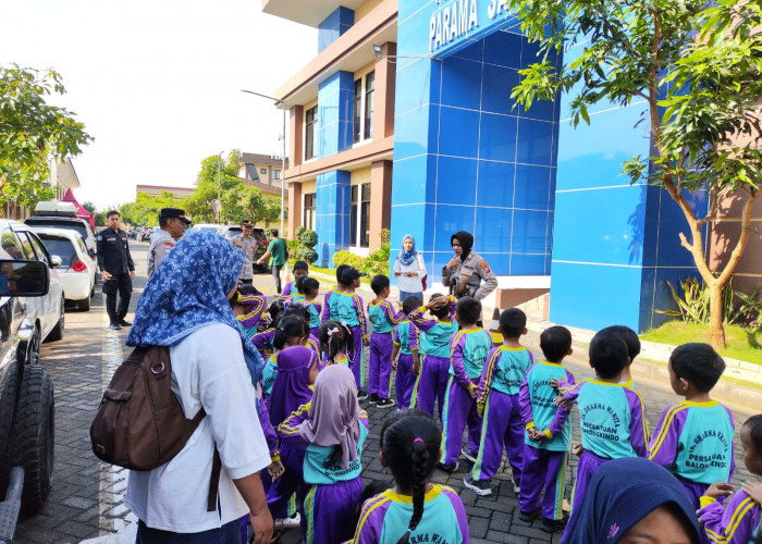 Edukasi Tertib Lalu Lintas, Satbinmas Polresta Sidoarjo Sambut Hangat Kunjungan Siswa TK