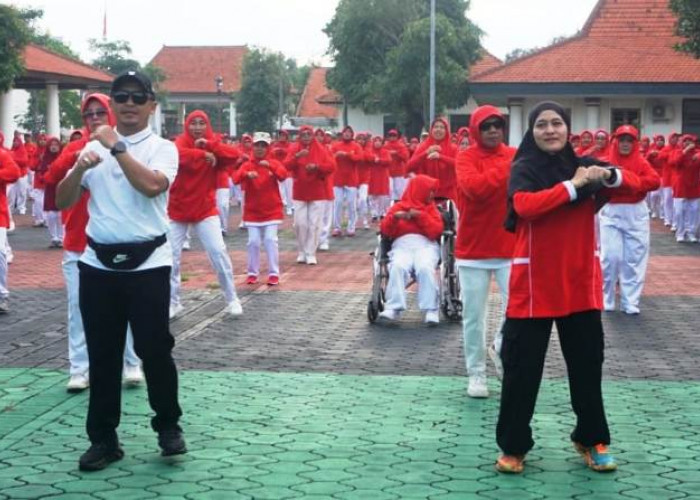 Ratusan Lansia Kota Pasuruan Segar Bugar Senam Bersama Wali Kota