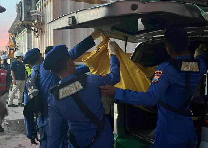 Polisi Dalami Penyebab Kematian Lansia Mengapung di Perairan Dekat Dermaga Petrokimia Gresik