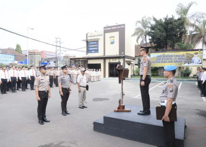 Wakapolres Kediri Kota Pimpin Apel Pagi Tekankan Kesiapsiagaan dan Disiplin Personel