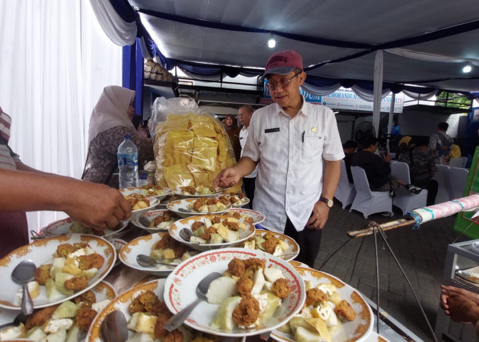 Tamu undangan open house HUT ke 54 Memorandum memesan lontong balap