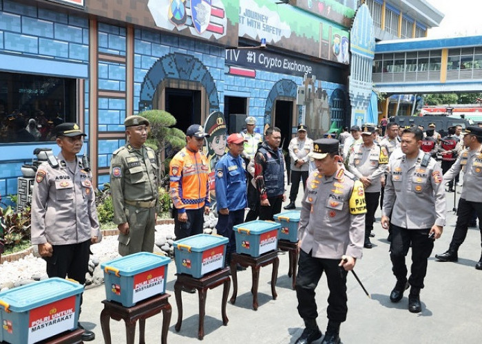 Kapolri Tinjau Pos Pelayanan Lebaran di Terminal Purabaya Bungurasih