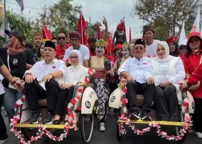 Diarak Ribuan Simpatisan, Eri-Armuji Daftar ke KPU Surabaya Menaiki Becak