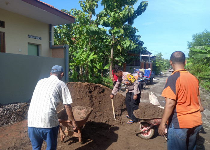 Peduli Tempat Ibadah, Polisi dan Warga Renovasi Musala