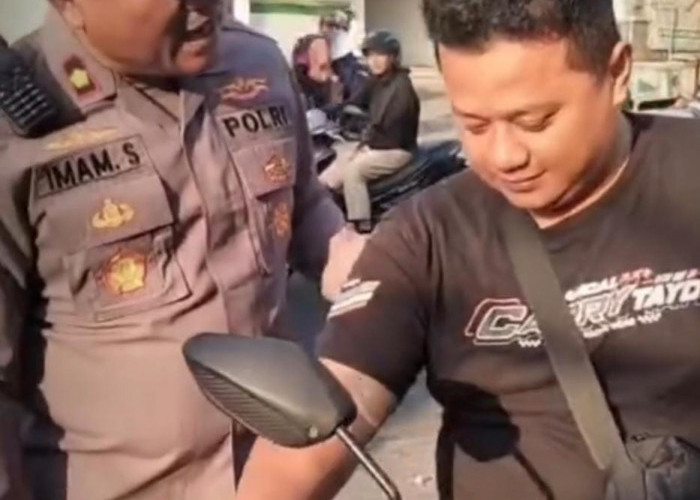 Kapolsek Lakarsantri Turun Jalan Gelar Edukasi Tertib Lalu Lintas