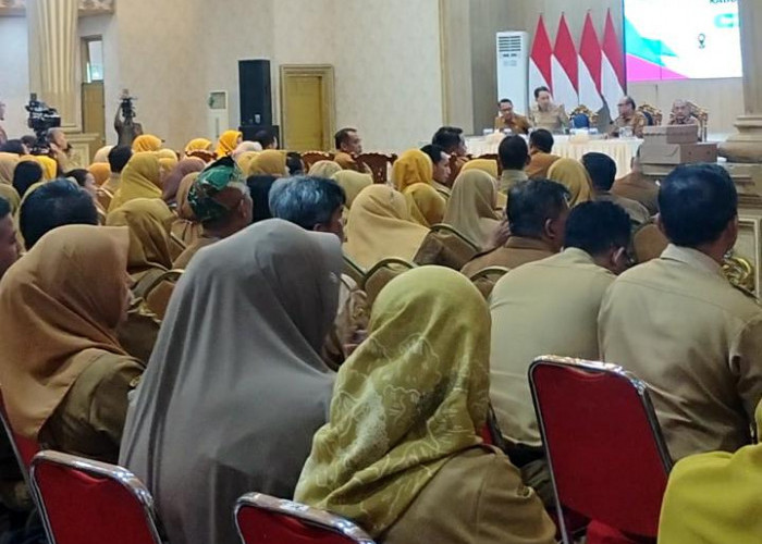 Kisah di Balik Verval Kemiskinan Jember, Antara Peluh Guru Menembus Gunung dan Temuan Lansia yang Terlupakan