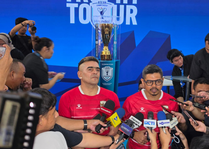 Trophy Tour ASEAN Hyundai Cup 2026 Dipamerkan di Jakarta, Bepe dan El Loco Optimis Garuda Juara
