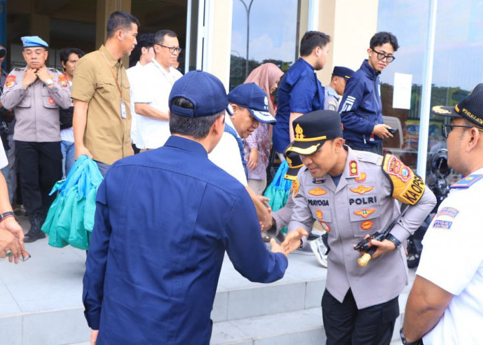 Kapolres Ngawi Dampingi Menteri LH Cek Program Mudik Minim Sampah